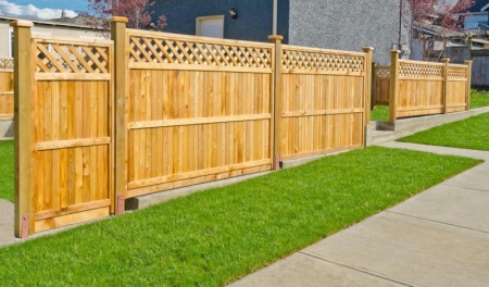 Cl&ocirc;ture en bois : crit&egrave;res de choix et conseils de pose